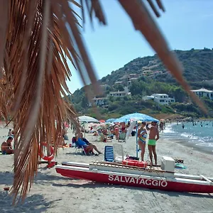 Vittoria: Seaside Retreat With Private Heated Pool And Hydromassage Villa